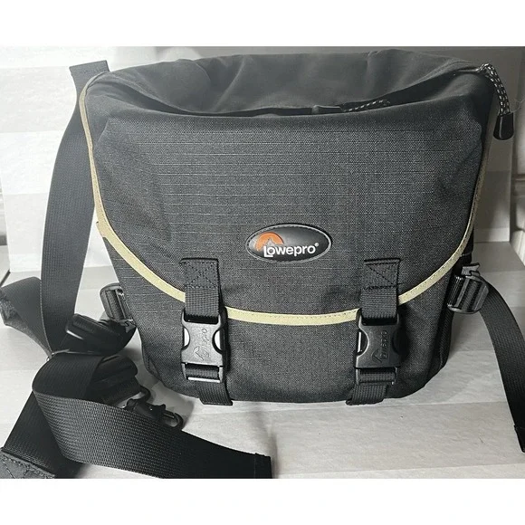 LowePro RL 200 Reporter Light 200 Black Camera Bag