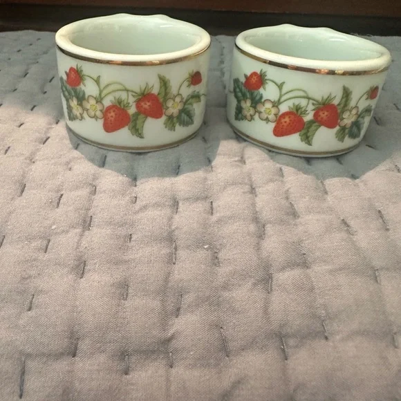 Pair of Porcelain Strawberry Napkin Rings from Avon - Vintage