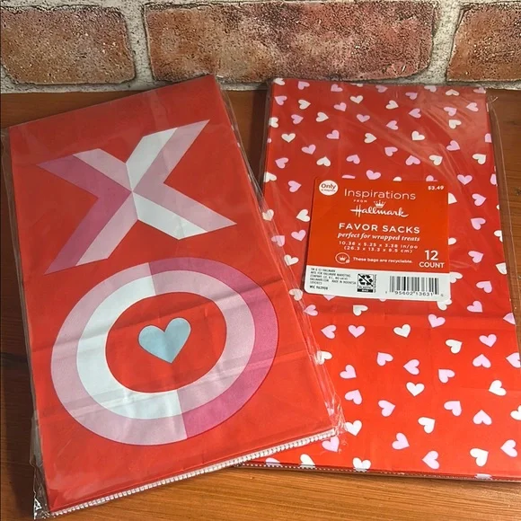Hallmark Inspirations Favor Sacks XO/Hearts Valentines Red Treat Bags 2 -12 CT