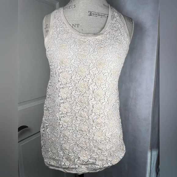 J.Crew Beige embroidered beige and ivory flowers size 2. Excellent condition