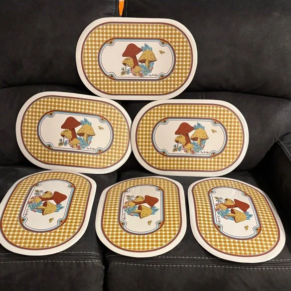Great Condition Vintage Cala Di Volpe Vinyl Oval Foam Placemats Mushroom Set /6