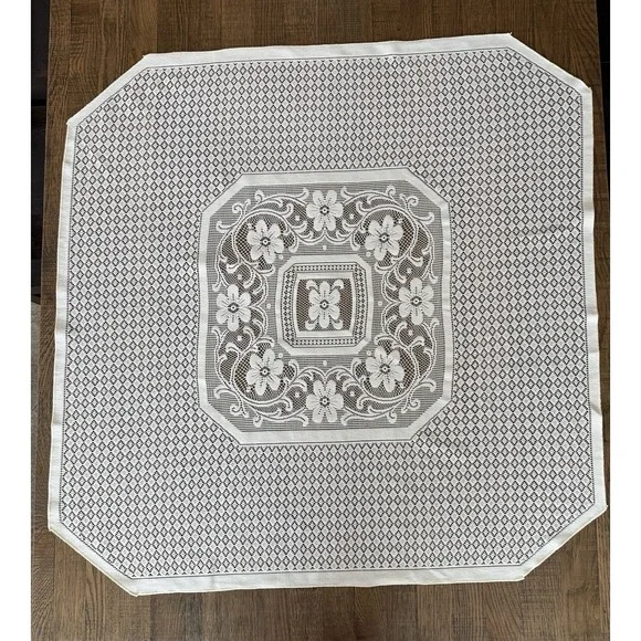 Vintage Ivory Lace Tablecloth/Table Decor 40