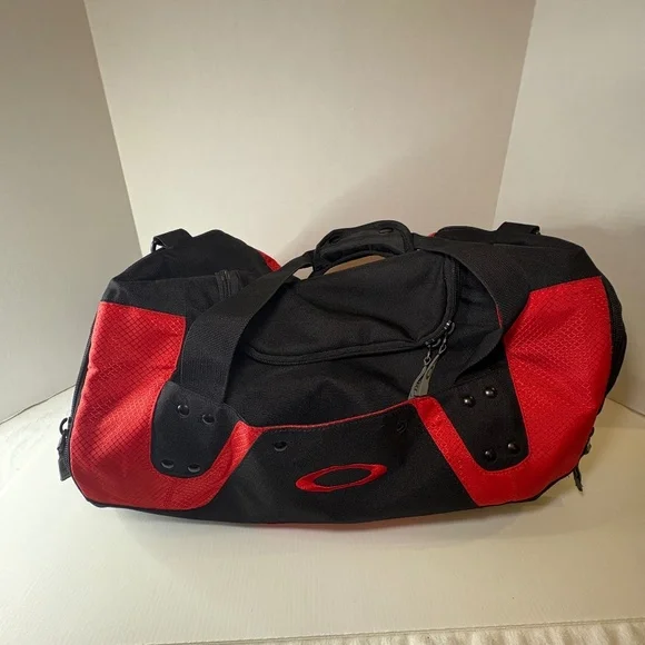 Oakley Factory Pilot Weekender Duffel Carry Case Multi Pocket Gym Red/Black NWOT