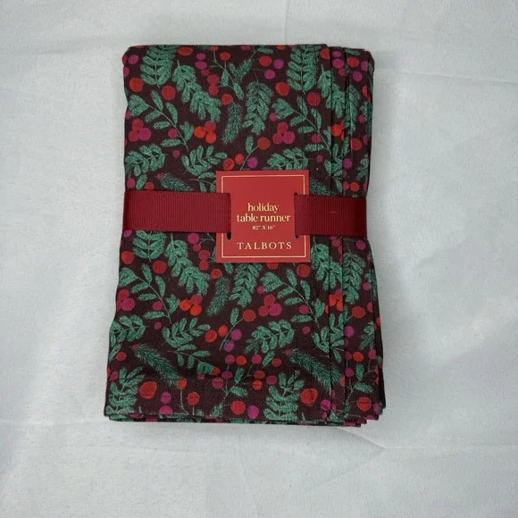 New Talbots Holiday Table Runner Green Burgundy Holly Berry 82