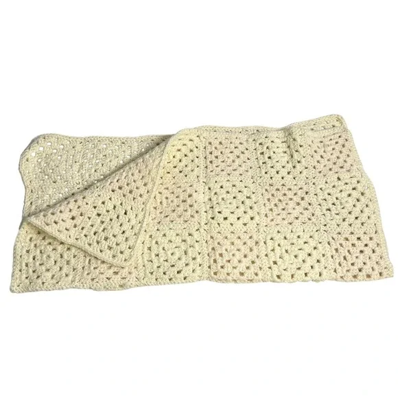 Vintage Cottagecore Handmade Crochet Granny‎ Square Table Topper 27x27 Cream