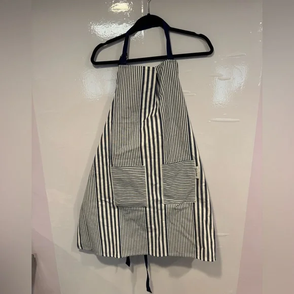 Striped Sur La Table‎ Apron with Pockets