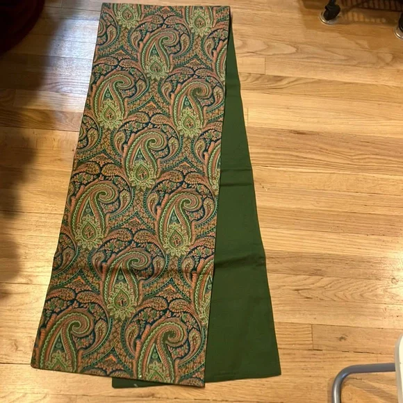 COPY - COPY - NWOT ? Sur La Table paisley table runner