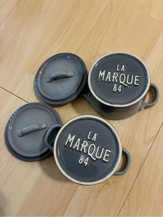 La Marque 84 vintage Sur La Table mini cocotte Ceramic Gray Round With Lid x2