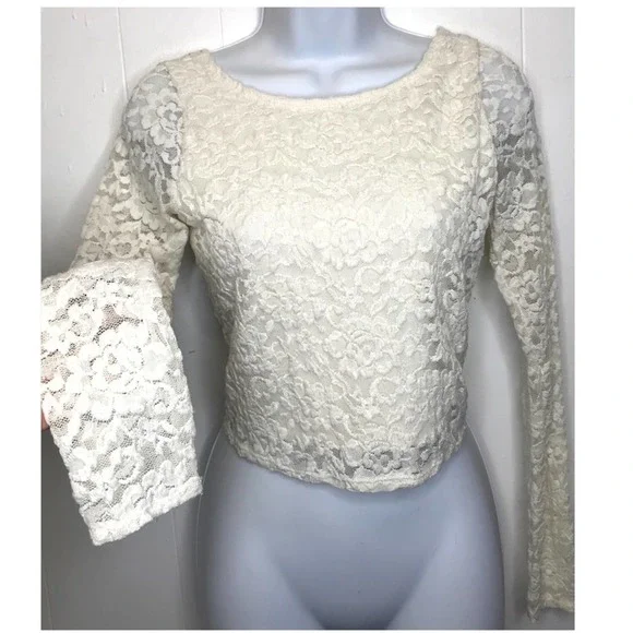 Abercrombie & Fitch | Semi Cropped Cross Back Top •