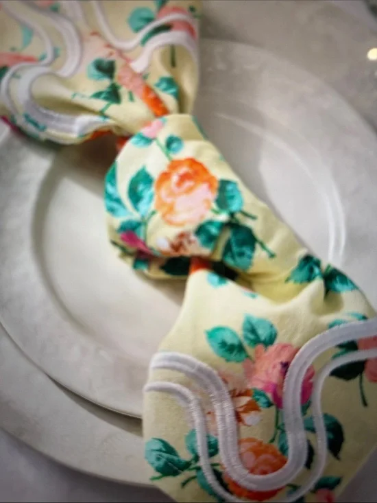 Anthropologie (4) Floral Napkin