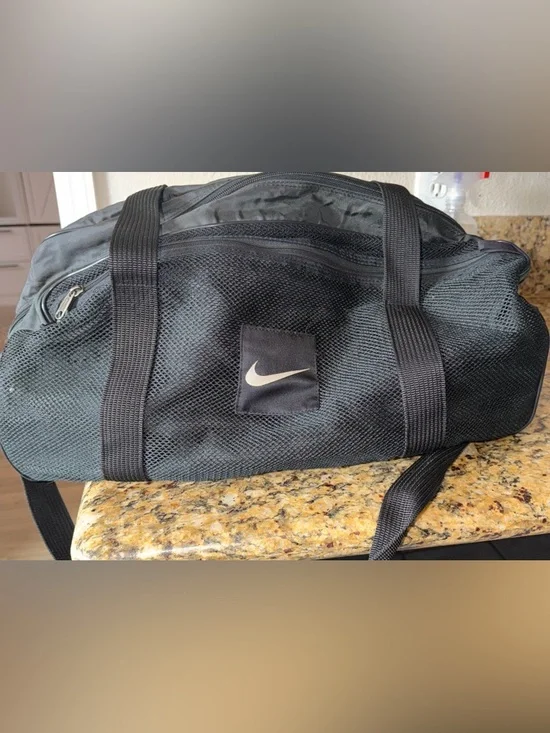 90’s Nike mesh duffle bag