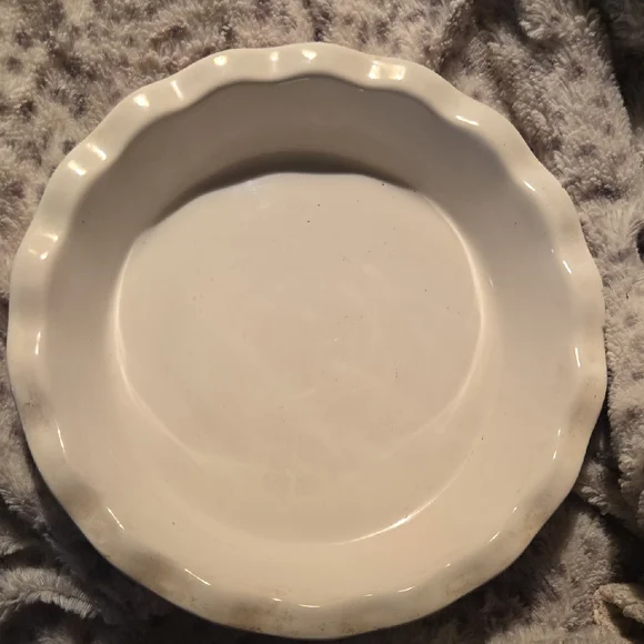 Sur La Table Stoneware Pie Dish
