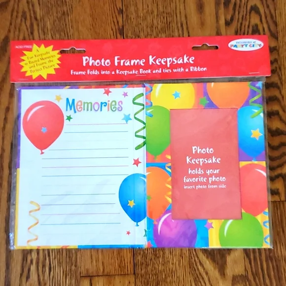 NWT, 1990 Photo Frame Keepsake Book