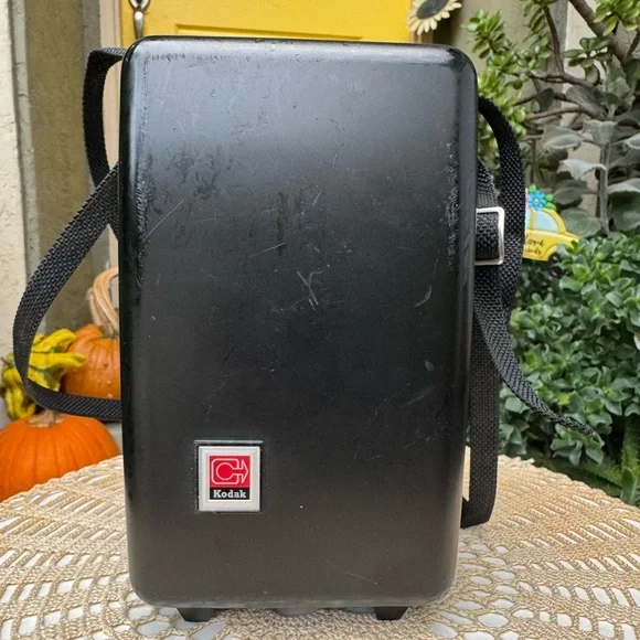 VINTAGE 1960/70’s BLACK HARD CARRYING CASE W/STRAP FOR A KODAK CAMERA