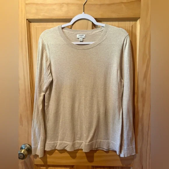 J.Crew Teddie Sweater is a lightweight, classic crewneck women’s M