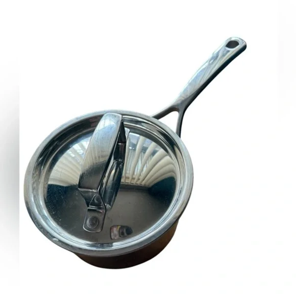 Sur la table stainless steel 1.5Q pot