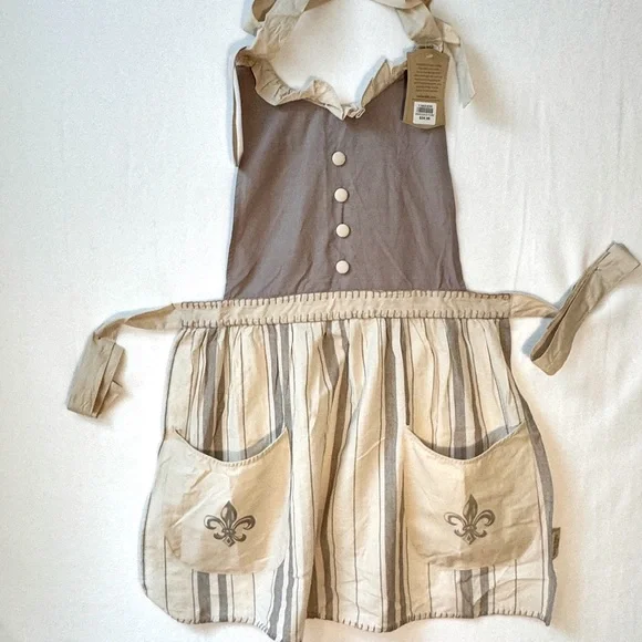 Apron from Sur La Table. Fleur de Lis