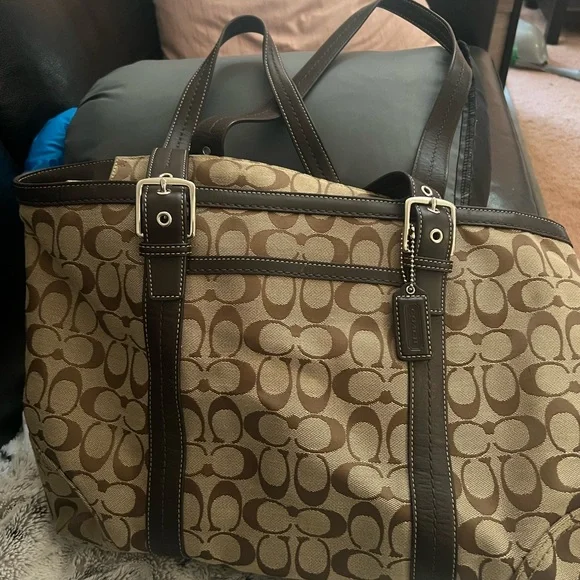 Coach Signature Canvas Duffel in Khaki/Brown