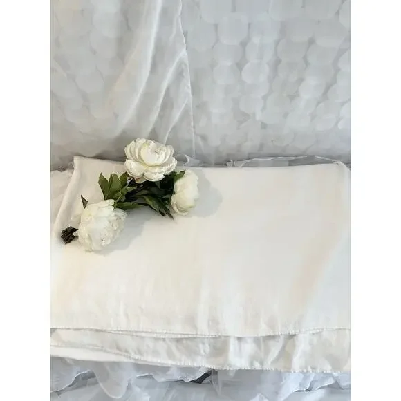 Vtg. WHITE DAMASK Chrysanthemum Flower LINEN TABLECLOTH 67 X 84” Bridal Wedding