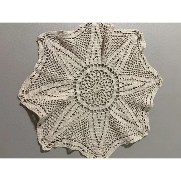 Vintage Handmade Crochet Doily Table Runner Starburst Pattern Cream Cottagecore