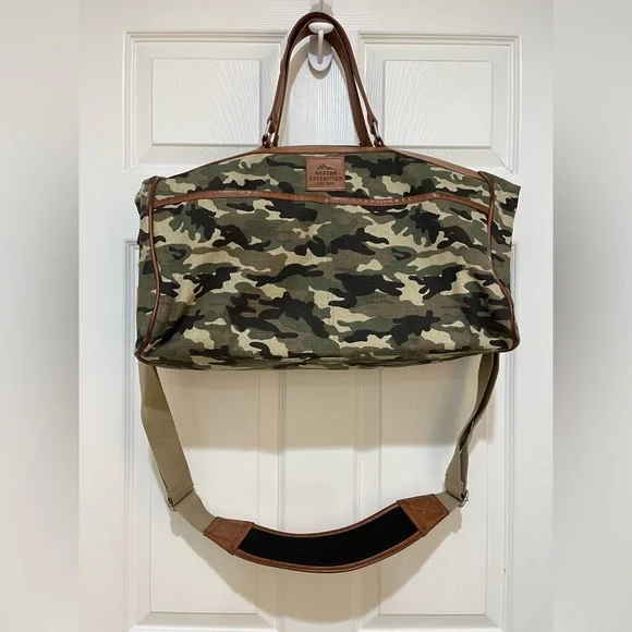 BUXTON MEN'S EXPEDITION II HUNTINGTON CANVAS DUFFEL L18”xW7”xH10”