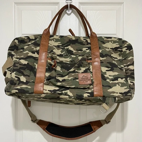 BUXTON MEN'S EXPEDITION II HUNTINGTON CANVAS CONVERTIBLE DUFFEL L20”xW9”xH12”