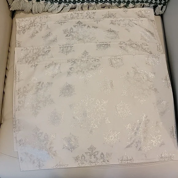 Snowflake placemats