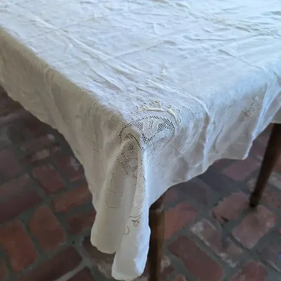 Vintage Handmade Tablecloth Whitework Embroidery & Filet Lace Inserts 50