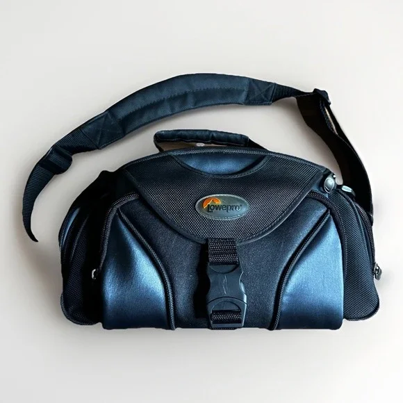 LowePro VS400 Camera Bag Black Should Strap Padded Compartments Canon Nikon