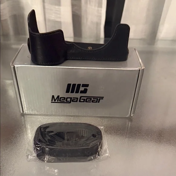 MegaGear Black Camera Case - Sony A7c ii