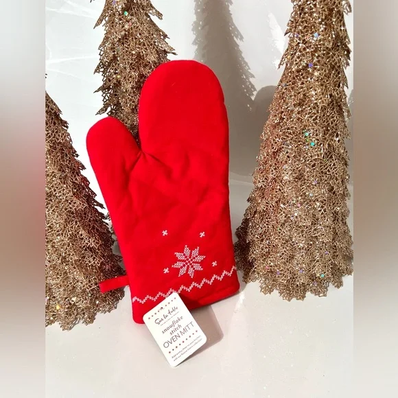 Sur La Table Snowflake Stitch Red Oven Mitt NEW with Tags