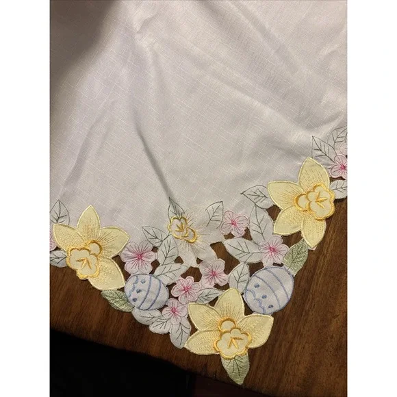 Embroidered Easter Table Cloth Poly Satin Daffodils Easter Eggs 58