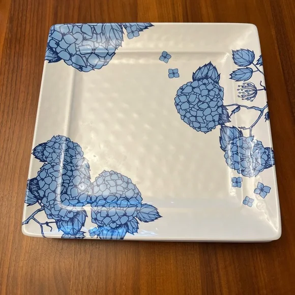 8- Sur La Table Melamine Square dinner plate with Hydrangeas - set of 8