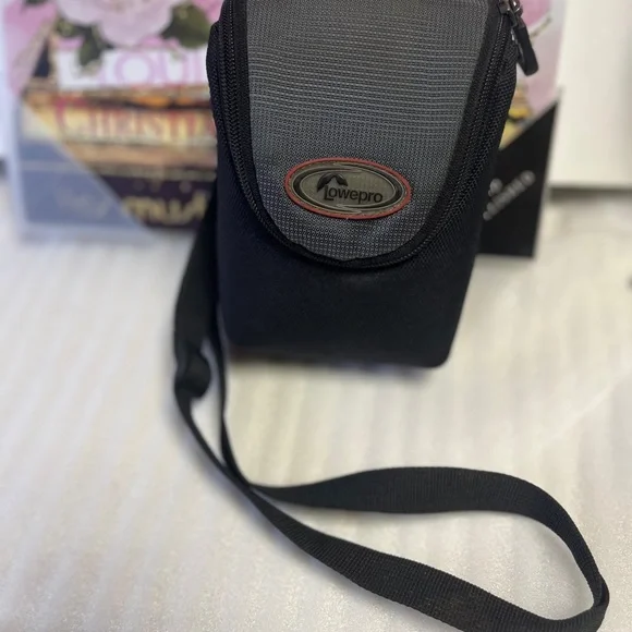 Lowepro Camera Bags Adjustable crossbody strap