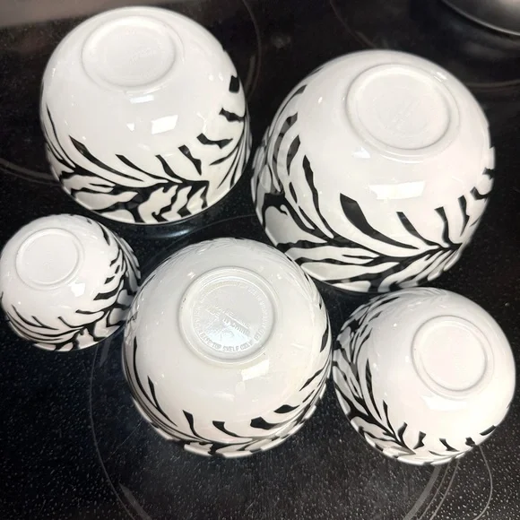 Zebra prep bowls nesting with measurement markings inside melamine