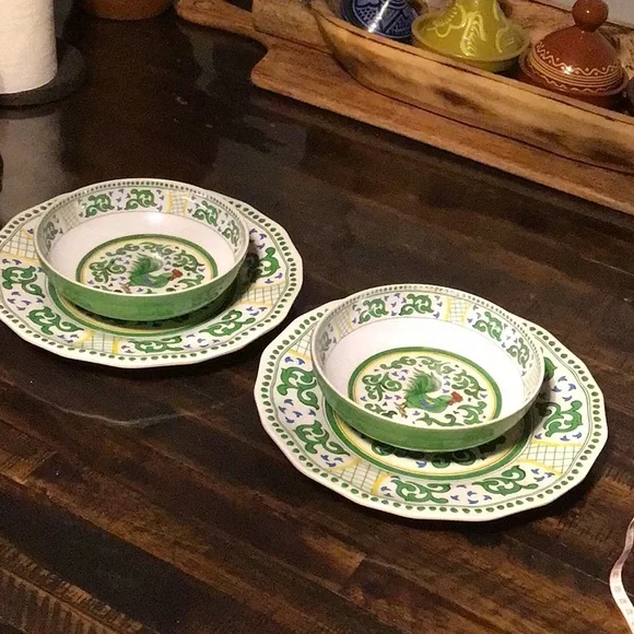 Lot of 4 Melamine Plates and Bowls