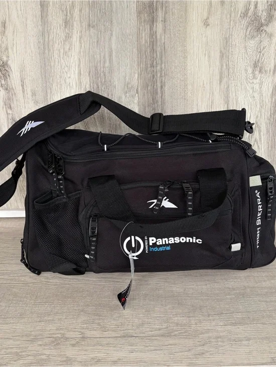 High Sierra Switch Blade industrial duffle Camera bag Black New Equipment gym