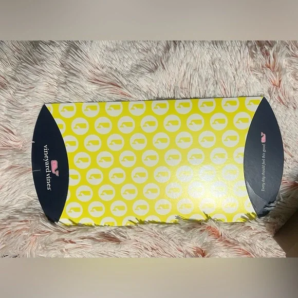 Vineyard Vines gift box. See photos for length. Yellow and green.