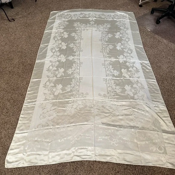 VTG Damask Floral‎ Rose Tablecloth Cream Ivory Satin Shimmer Finish 62X100