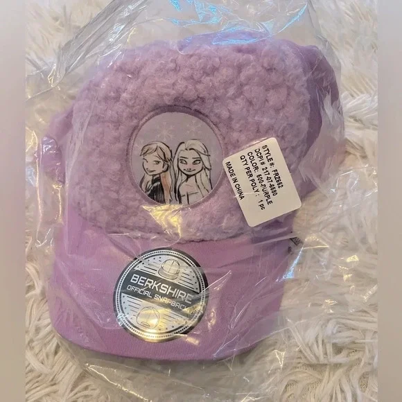 Disney NWT Frozen Fuzzy top girls cap. Official snap back cap w/photo above brim