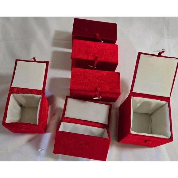 Gift Box Red Velvet & Satin Nice Keepsakes Storage Jewerly Trinket Lid Empty