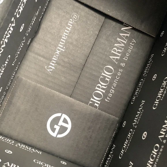 GIORGIO ARMANI Black Luxury Shipping Box Packaging Sturdy Wrap Gift Pack