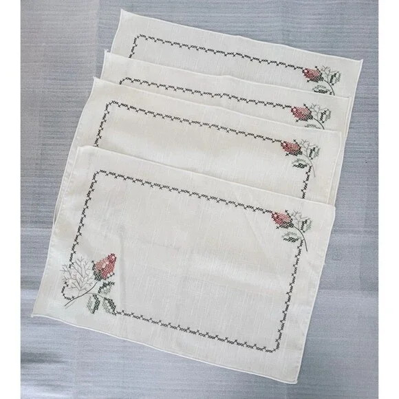 Cross-Stitch Doilies Placemats Set of 4 Floral Rose Buds Pale Yellow 19