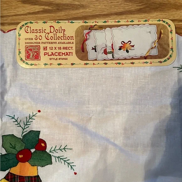Vintage Doily Christmas Bells & Holly White Cloth Placemat Set Of 4. New. 12x18