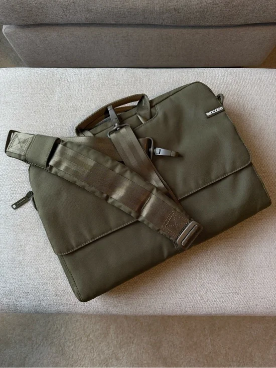 INCASE Olive Green Laptop 13