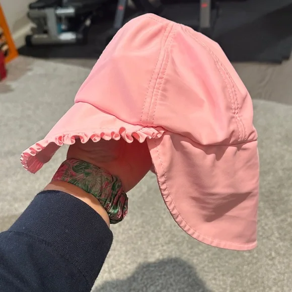 Carter’s‎ pink ruffle swim sun hat 12-18 months