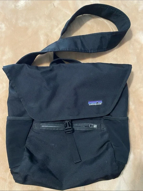 Patagonia Black All Vertical Mass Shoulder Laptop Bag with Front Zip