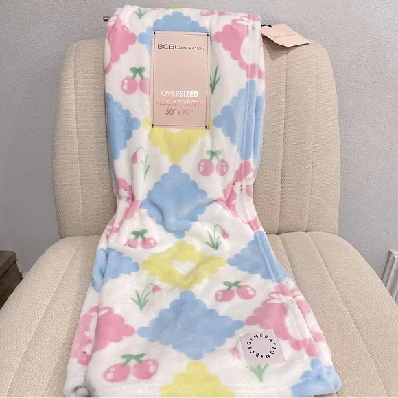 NEW BCBGeneration Oversized Plush Throw Blanket Cherry‎ Bunny Pastel Pink Blue