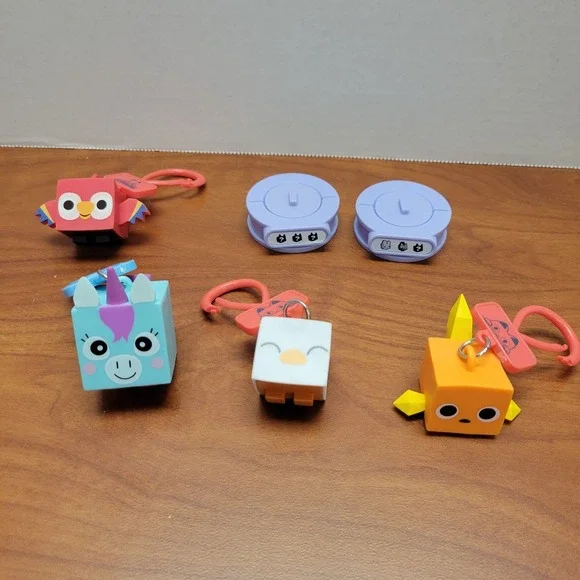 Pet Simulator X lot of 4 keychain / backpack clip on