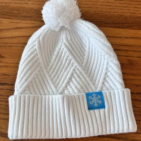 ❤️5 For $20❤️ White Legacy Girls Beanie with a Pom Pom Patch Snow Flake NWT